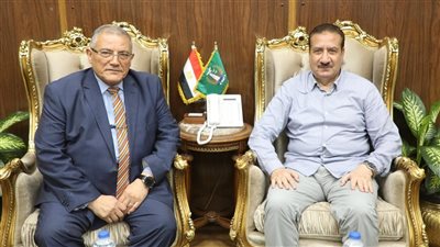 محافظ المنوفية يناقش مشروعات الصرف الصحي مع رئيس مصنع حلوان للصناعات المتطورة