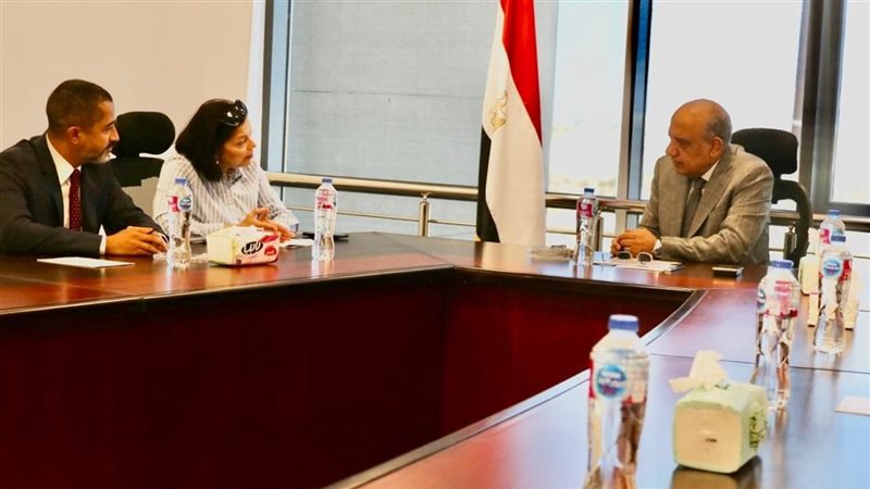 وزير الكهرباء خلال
