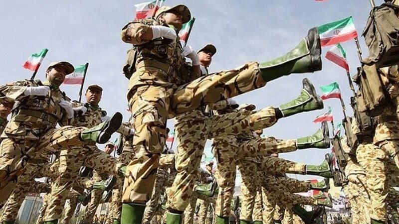 عناصر من الجيش الإيراني