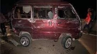 9 مصابين في انقلاب سيارة سوزوكي بـ