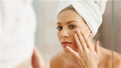 لو بشرتك باهتة .. ماسكات طبيعية تمنحك النضارة الفورية