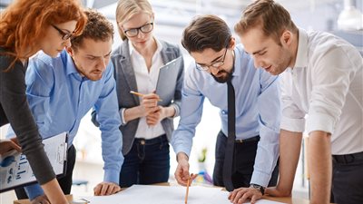 كيف تكون محبوبا بين زملاء عملك؟.. نصائح ذهبية