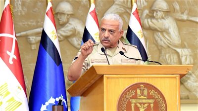 وزير الدفاع يلتقى عدد من رجال القوات المسلحة بالمنطقة الجنوبية العسكرية (صور)