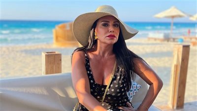 مزة الساحل.. رانيا يوسف تتألق بإطلالة جريئة في إجازتها الصيفية 