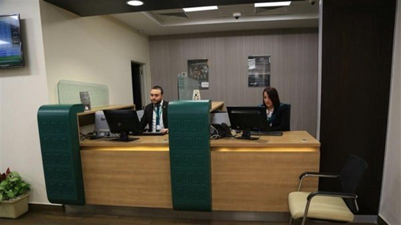 هل خدمة عملاء البنك