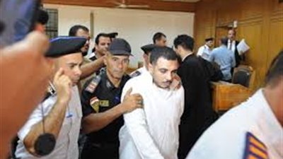 حراسة أمنية ومأمورية خاصة..  وصول سفاح التجمع إلى المحكمة