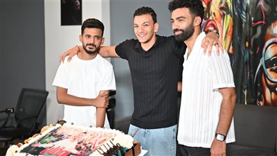 حودة بندق يحتفل بتصدر أغنية 