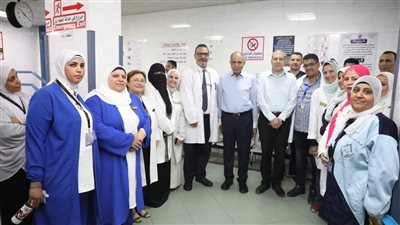 محافظ المنيا يوجه بصرف مكافأة للعاملين بالمستشفى لالتزامهم بمعايير الصحة والسلامة