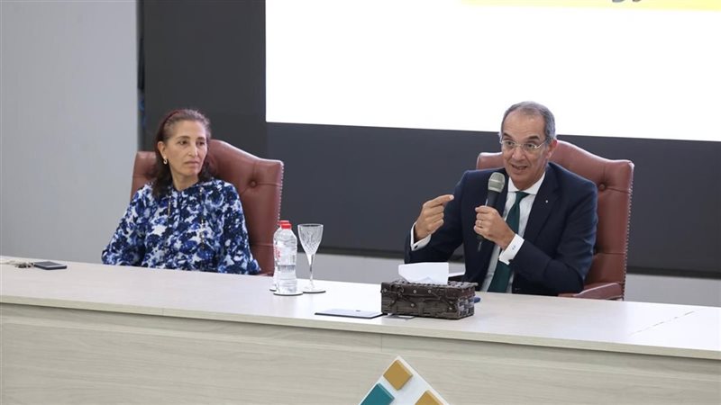 وزير الاتصالات ورئيس