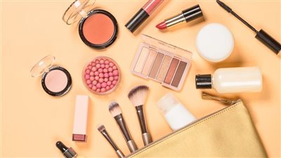 إليك.. أبرز النصائح لتبدو إطلالتك متألقة حتى في الحر الشديد