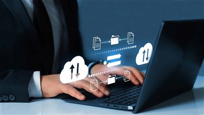 بعد استخدام اسم مخرج شهير بغرض النصب.. نصائح لمواجهة الابتزاز الالكتروني