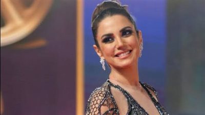  درة تشعل مواقع التواصل بإطلالة صيفية ساحرة ومفاجئة