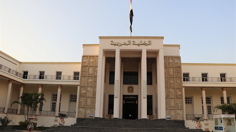 تقديم الضباط المتخصصين