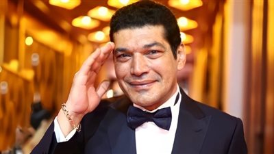 باسم سمرة في جولة ما بين شوارع أكتوبر ومصر الجديدة.. والسر 