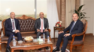 وزير قطاع الأعمال العام يبحث مع وزير التربية والتعليم ووزير العمل عددا من الملفات المشتركة