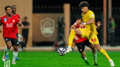 القادسية يهزم الرائد بهدف نطيف ويتصدر الدوري السعودي