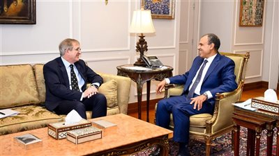 وزير الخارجية والهجرة يستقبل المفوض البريطاني للتجارة في إفريقيا