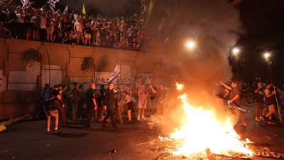 إضراب شامل في إسرائيل يطالب الحكومة بإبرام صفقة لتبادل الأسرى والمحتجزين.. فيديو