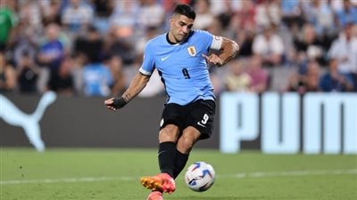 أرقام وإنجازات من مسيرة سواريز بعد تعليق حذاءه الدولي