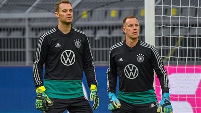حارس برشلونة يكشف كيف أصابه نوير بالإحباط مع منتخب ألمانيا