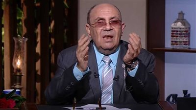 مبروك عطية يهاجم عيد الحب: ادخل بيتك بالأكل والفاكهة بدل الدباديب