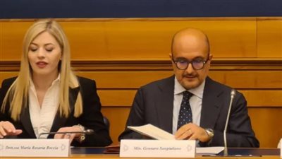 استقالة وزير الثقافة الإيطالي بسبب تعيين حبيبته السابقة مستشارة له