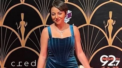 إلهام صفي الدين تثير الجدل ببكاءها في حفل زفاف محمود شاهين..هل توجد قصة حب؟ 