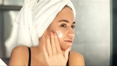 روتين مثالي للعناية بـ البشرة الدهنية في عيد الفطر 2025