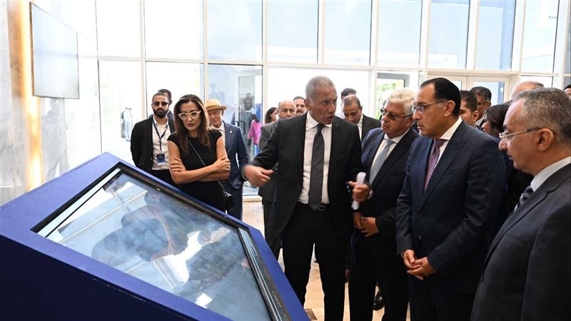 رئيس الوزراء يفتتح