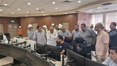 محطة غرب القاهرة لإنتاج الكهرباء تشهد زيارة مفاجئة من «محمود عصمت»