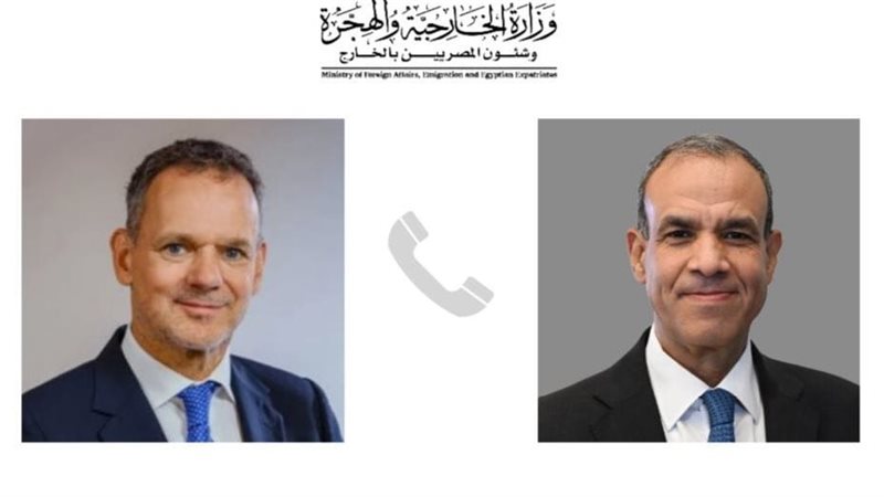 وزير الخارجية يتلقي