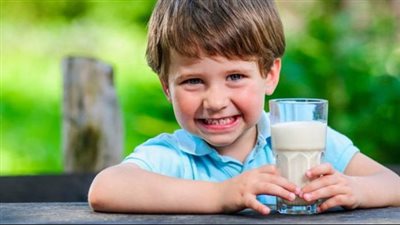 فوائد كوب اللبن الصباحي.. قبل بداية العام الدراسي الجديد 2025