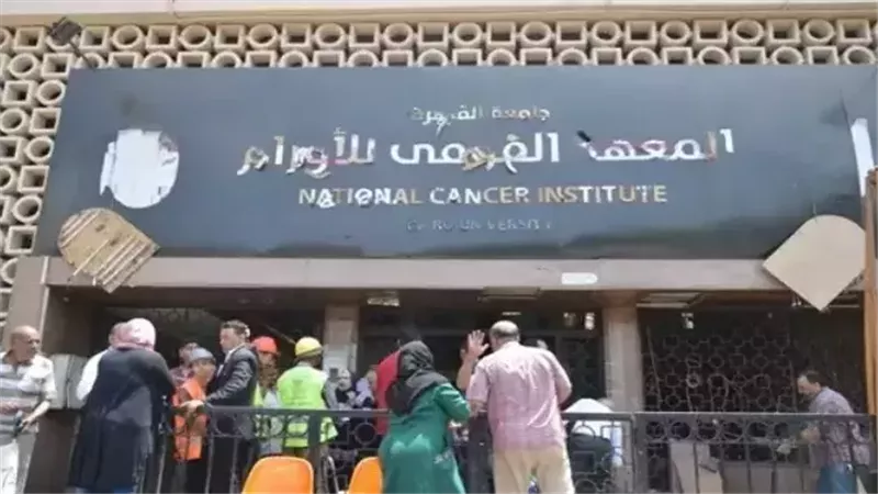 معاناة طفل مريض بالسرطان
