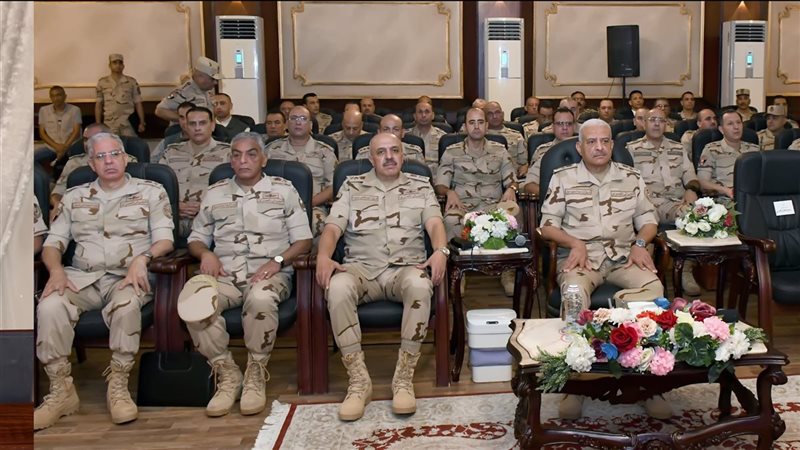وزير الدفاع يتفقد