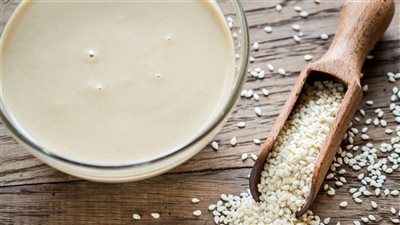 طريقة عمل الطحينة بالسمسم في المنزل.. خطوات بسيطة وسهلة
