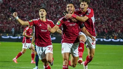 حفل غنائي وحضور خاص لزوجات اللاعبين.. تفاصيل احتفالية تسليم درع الدوري للأهلي