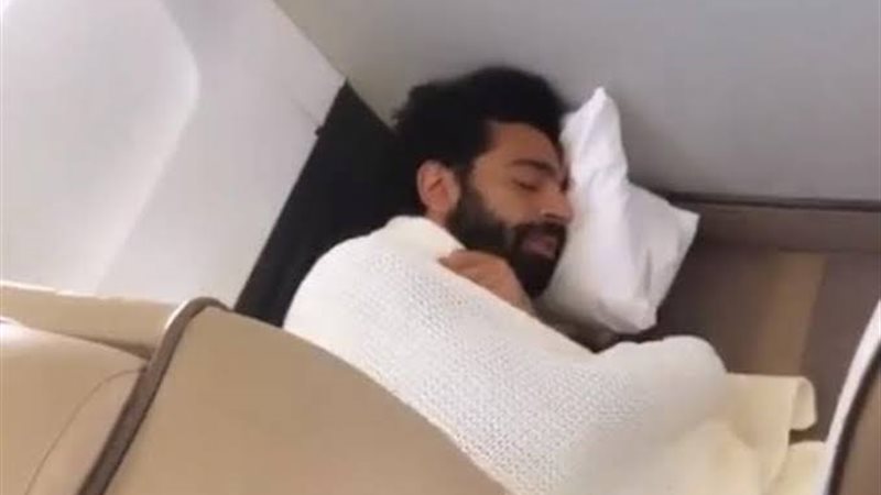 النوم على الأرض