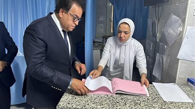 وزير الصحة يكشف كواليس أزمة النزلات المعوية في أسوان وحقيقة الشائعات.