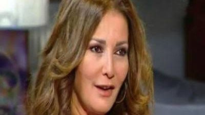 طلبوا لها الدعاء وخضعت لفحوص طبية.. آخر تطورات الأزمة الصحية لـ آثار  الحكيم 