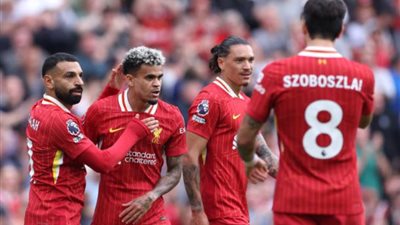 ليفربول يفوز على بورنموث بثلاثية ويتصدر جدول ترتيب الدوري الإنجليزي