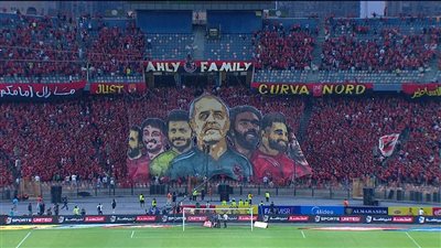 رد فعل كولر بعد مشاهدة تيفو جماهير الأهلي ومراسم التتويج بالدوري.. صور