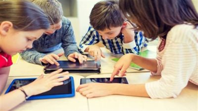 خطوات يتبعها الآباء لـ حماية الأبناء من التطرف.. نصائح مهمة