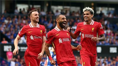 نجم ريال مدريد يغازل محمد صلاح ويفتح أبواب النادي الملكي للفرعون المصري 