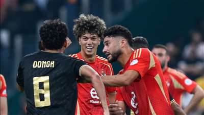 الأهلي يتقدم على الزمالك في الشوط الأول.. اعتراض لاعبي الأبيض وأحداث مثيرة