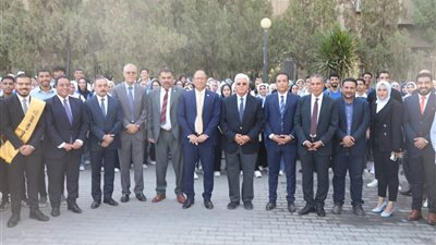 في أول يوم دراسة.. جولة وزير التعليم العالي بجامعة حلوان (صور)