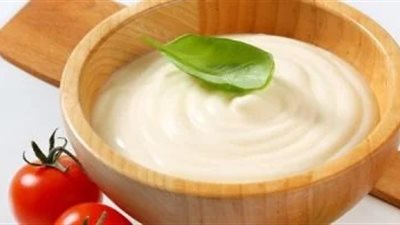 بخطوات سهلة وبسيطة.. إليك طريقة عمل الثومية بالنشا