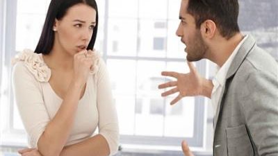 طرق فعالة للتعامل مع عصبية الزوج.. انسي الصوت العالي