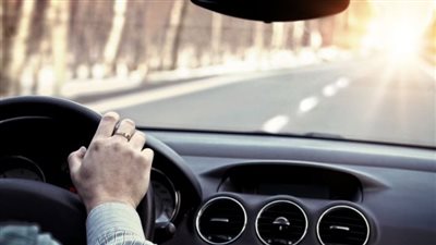 هل يجوز الصلاة في السيارة؟ .. الإفتاء تجيب 