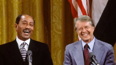 في ذكرى ميلاده.. أسرار العلاقة الغامضة بين جيمي كارتر وأنور السادات