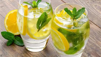 ماذا يحدث لجسمك حال شرب ماء الليمون كل صباح؟.. فوائد لن تتوقعها 